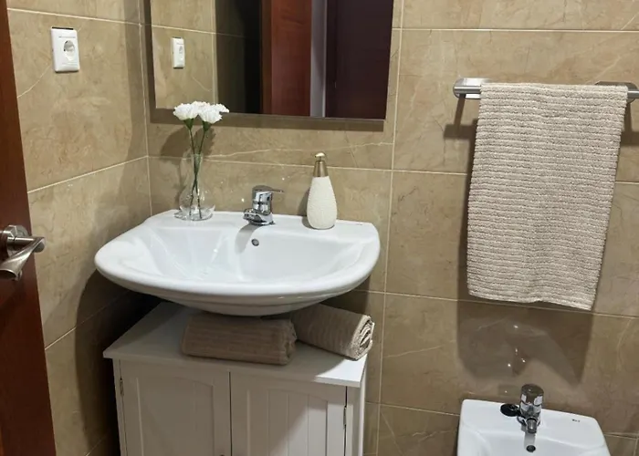 En Con Garaje Y Wifi * Χιχόν